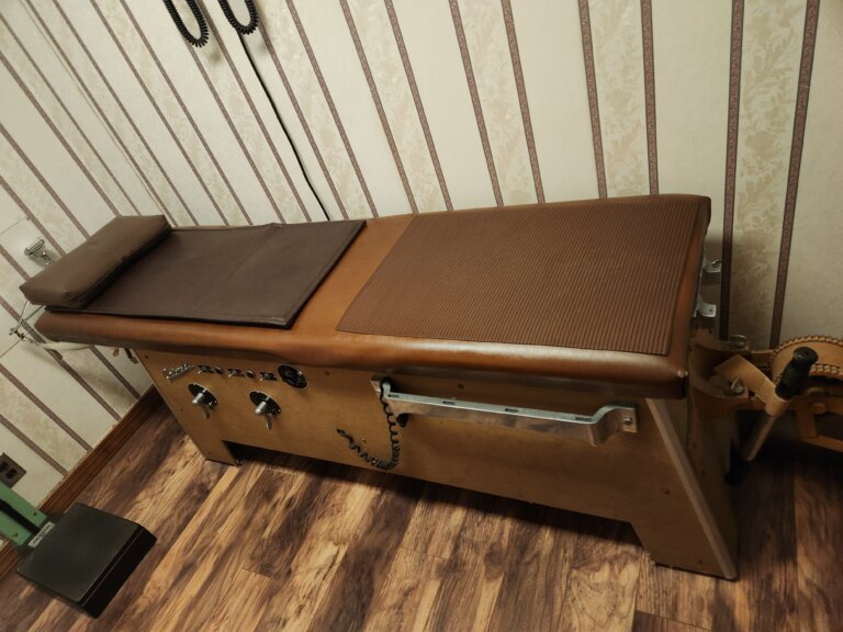 Anamotor traction table