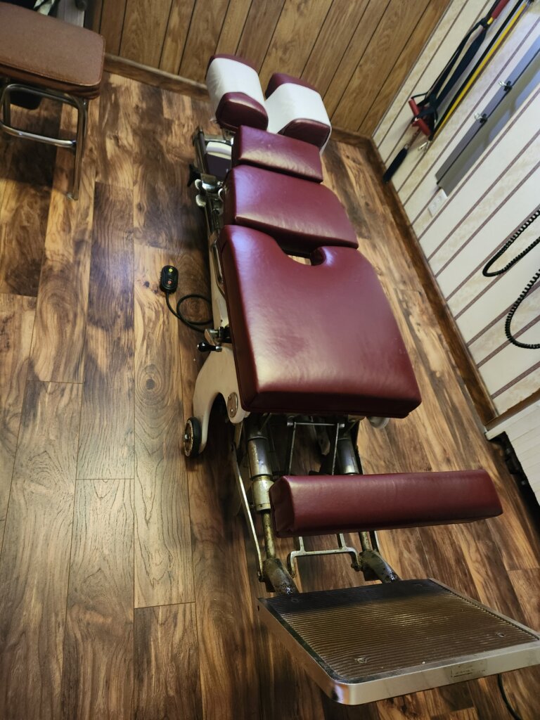 Zenith Hylo model 210 Chiropractic Table